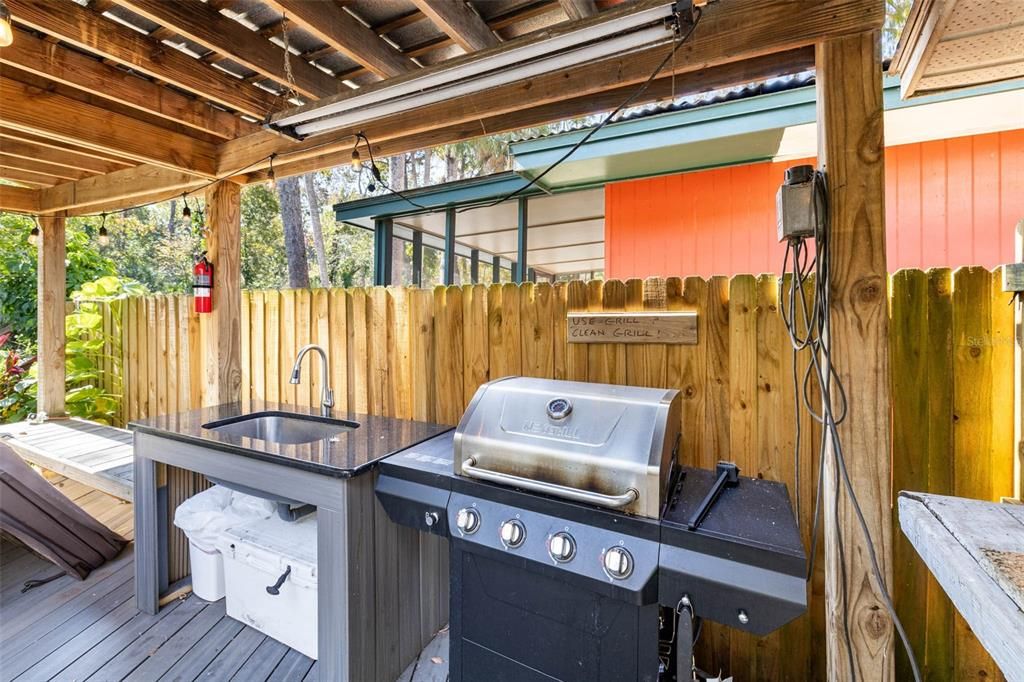 Exterior, Outdoor Kitchen