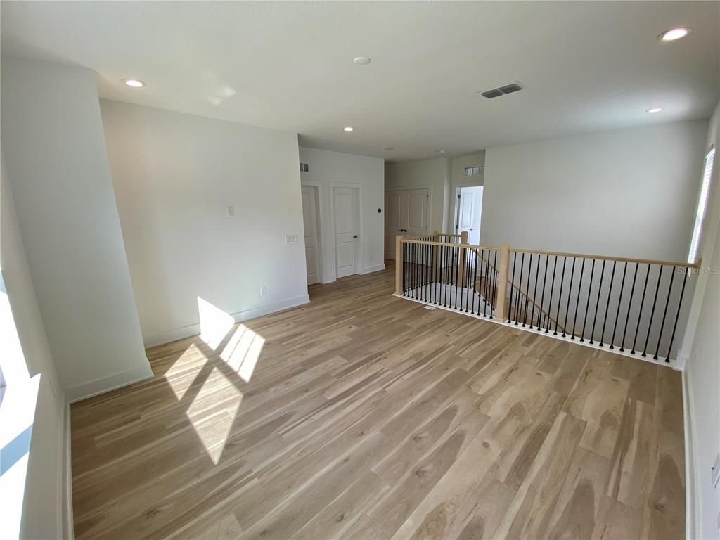 Empty room, Interior, Recessed Lighting, Wood Texture Flooring