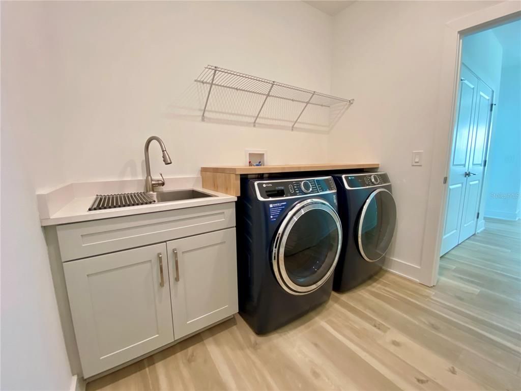 Interior, Washer, Wood Texture Flooring