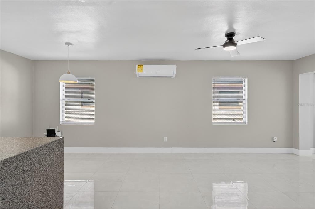 Empty room, Interior, Pendant Lights