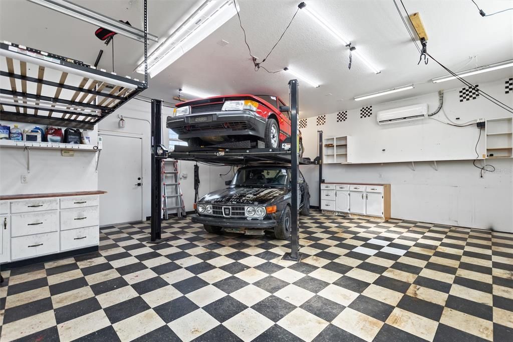 Garage, Interior