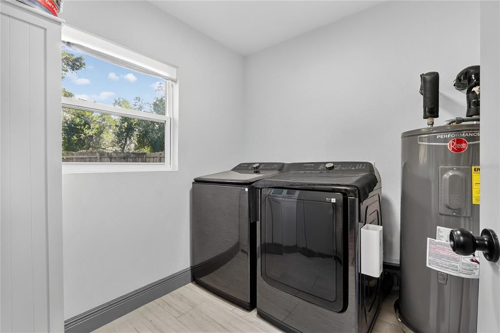 Interior, Washer, Wood Texture Flooring
