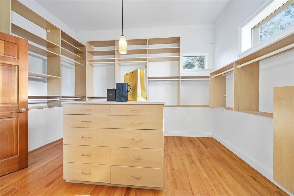 Interior, Pendant Lights, Walk-in Closets, Wood Texture Flooring