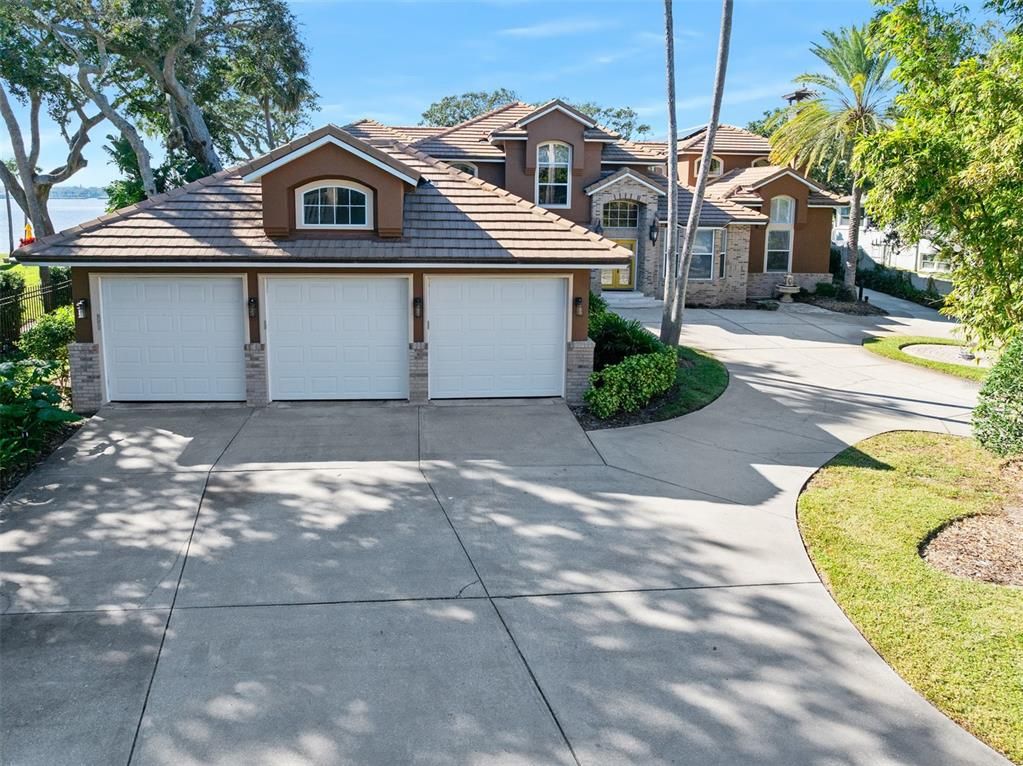 Attached, Exterior, Facade, Mediterranean