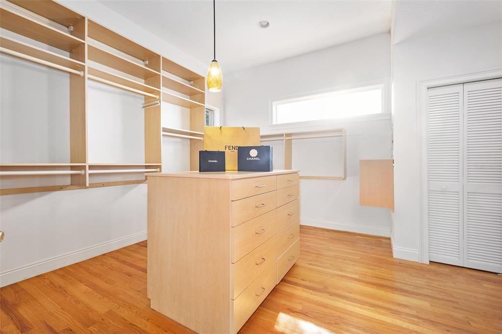 Interior, Pendant Lights, Recessed Lighting, Walk-in Closets, Wood Texture Flooring