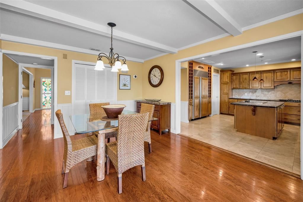 Chandelier, Dining room, Interior, Kitchen, Pendant Lights, Recessed Lighting, Wood Texture Flooring