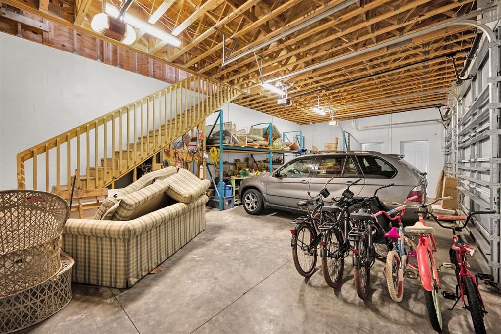 Garage, Interior, Wooden Beams