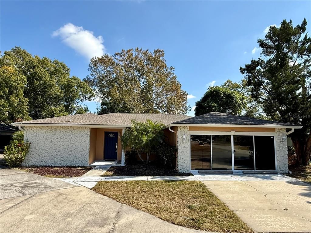 Attached, Exterior, Facade, Ranch