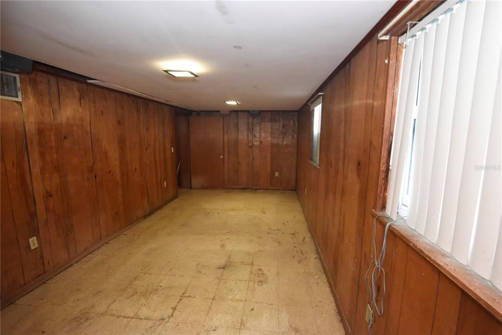 Empty room, Interior, Recessed Lighting, Wooden Walls