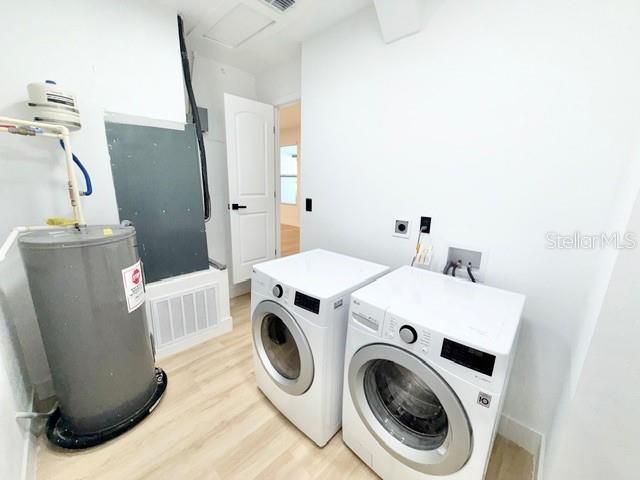 Interior, Washer, Wood Texture Flooring