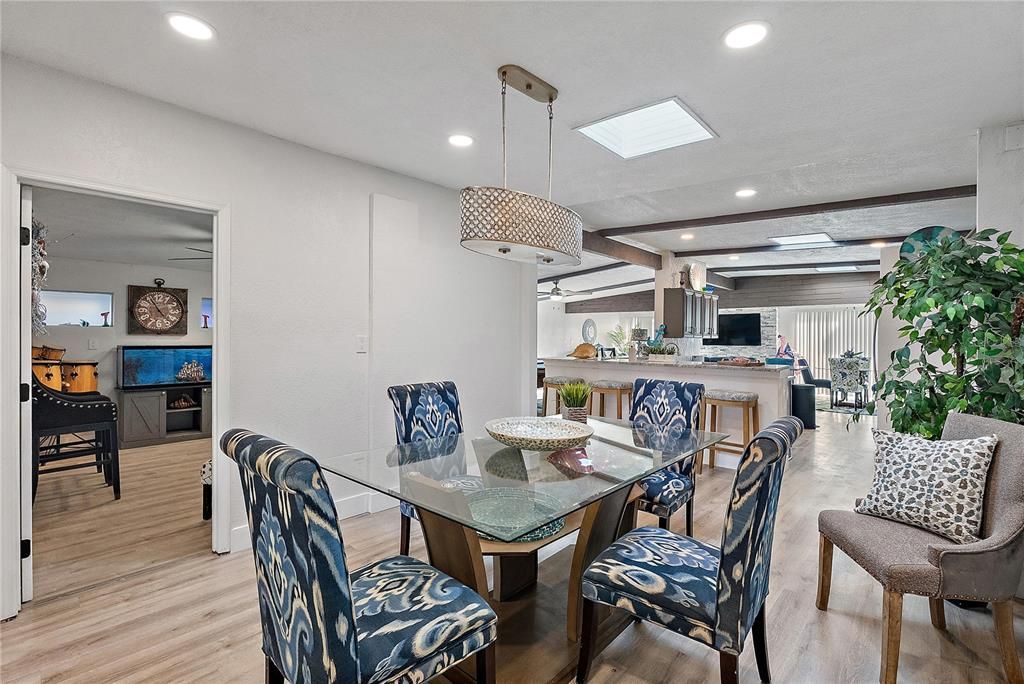 Dining room, Interior, Kitchen, Pendant Lights, Recessed Lighting, Wood Texture Flooring