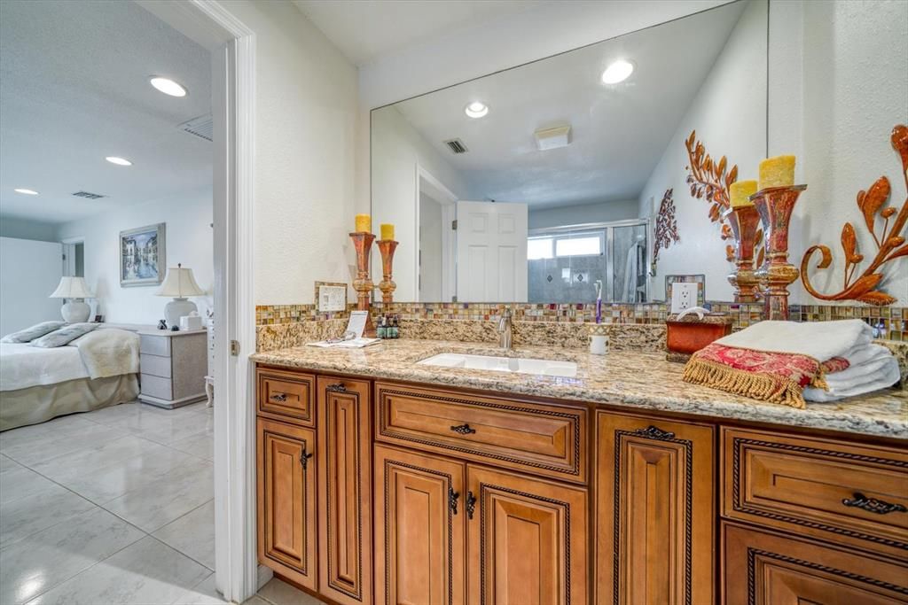 Bathroom, Dual Sink Vanities, Interior, Recessed Lighting