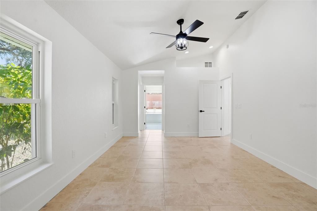 Empty room, Interior, Recessed Lighting