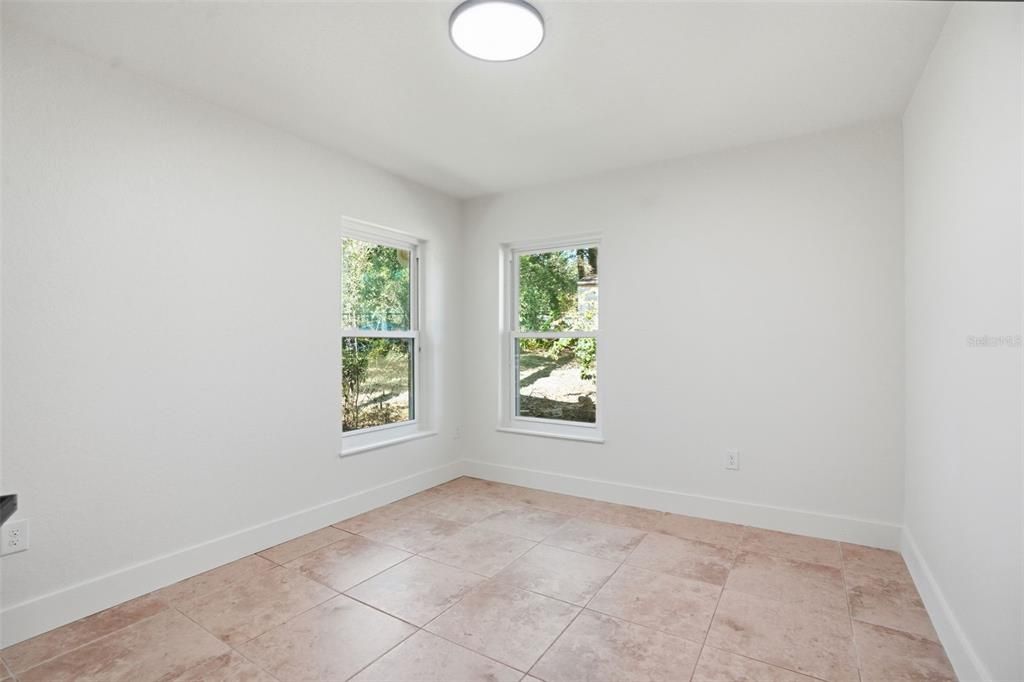 Empty room, Interior