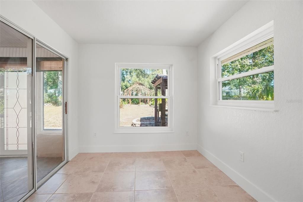 Empty room, Interior