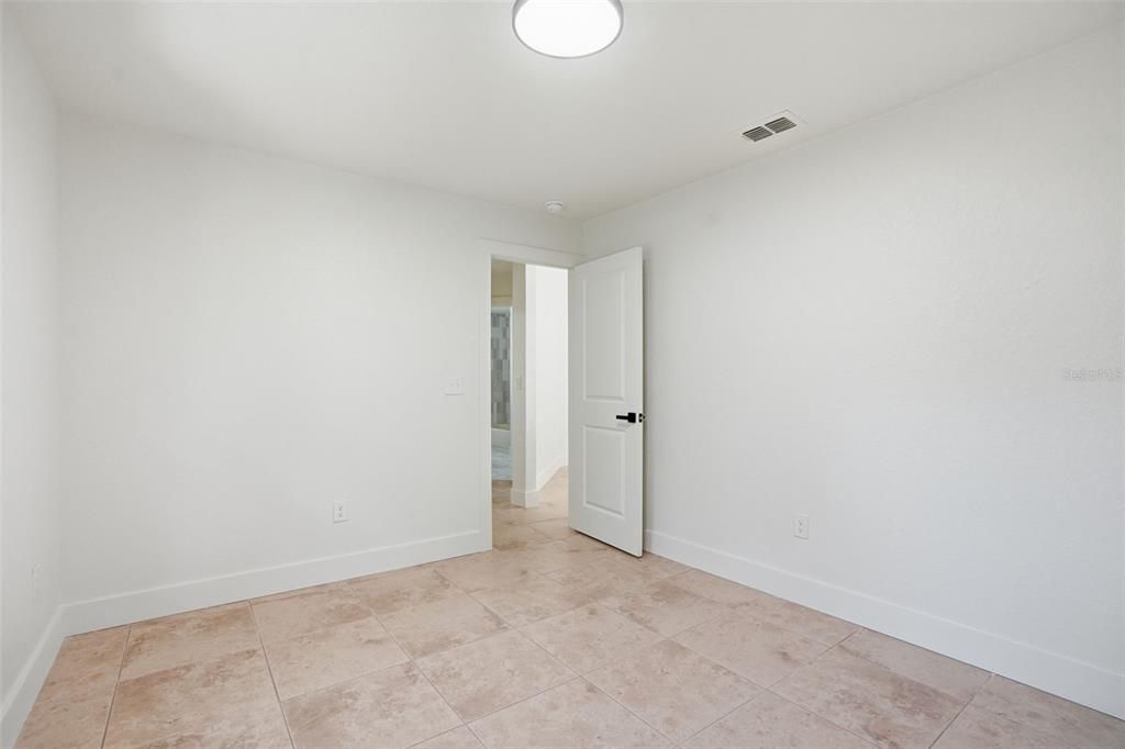 Empty room, Interior