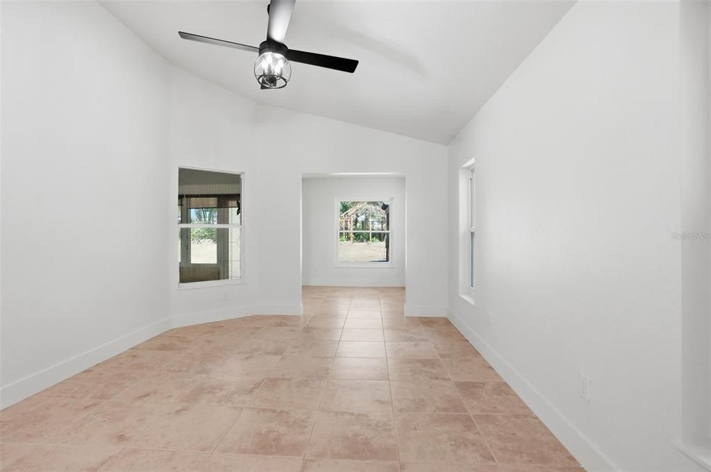 Empty room, Interior