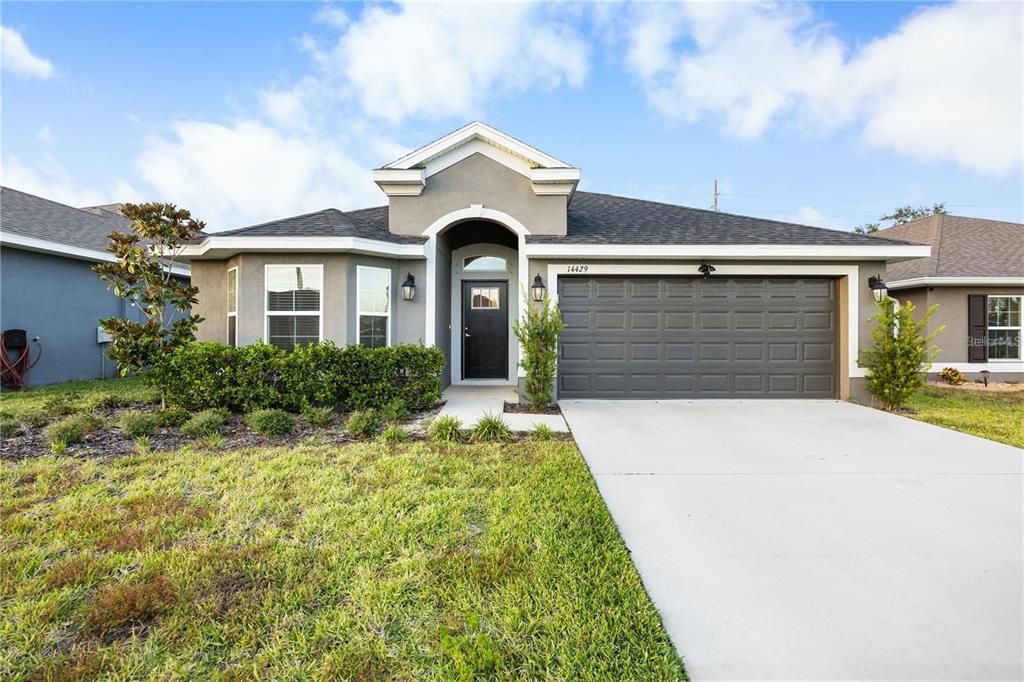 Attached, Exterior, Facade, Ranch