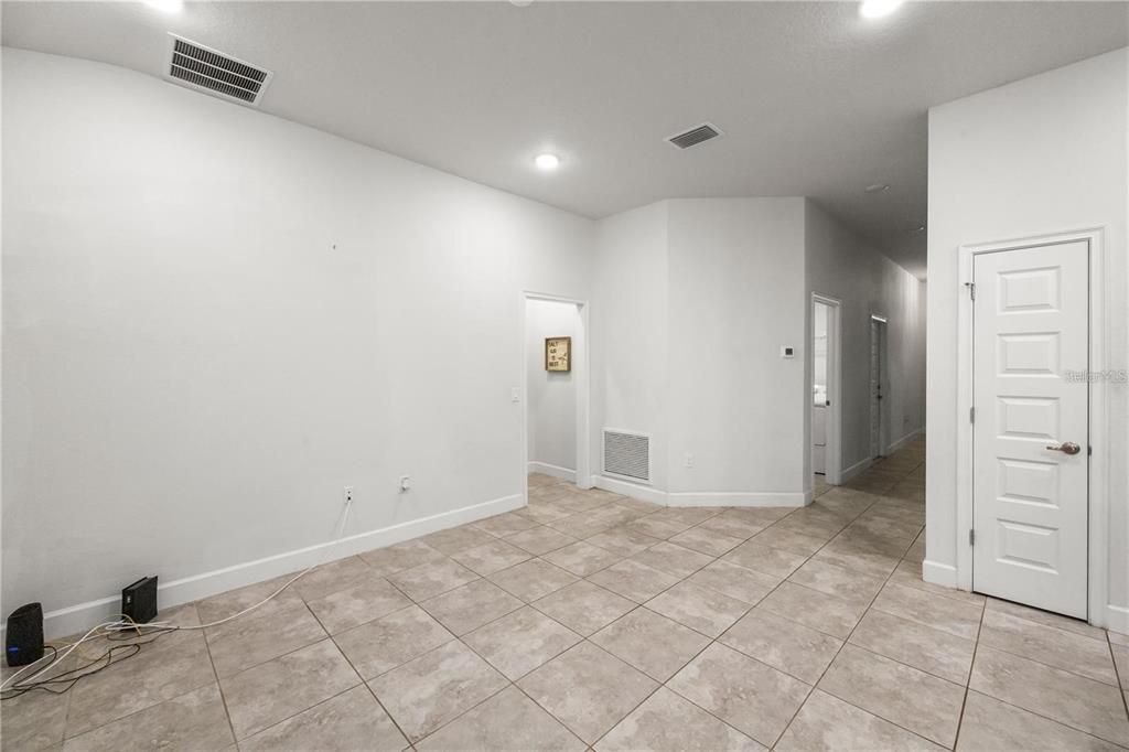 Empty room, Interior, Recessed Lighting