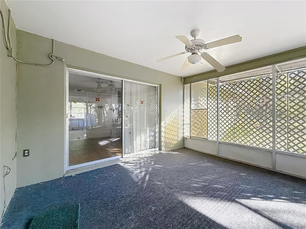 Empty room, Interior