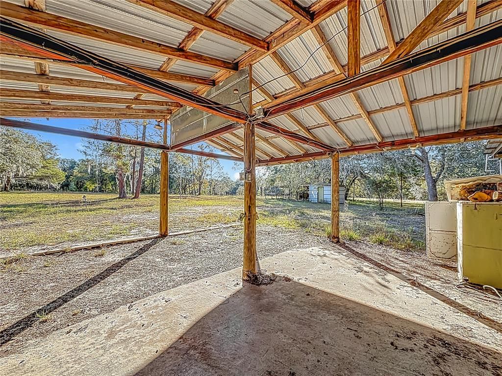 Exterior, Wooden Beams