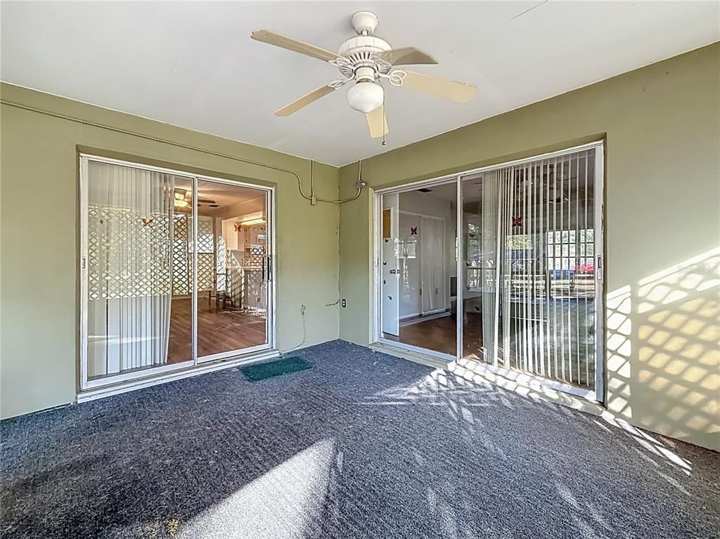 Empty room, Interior