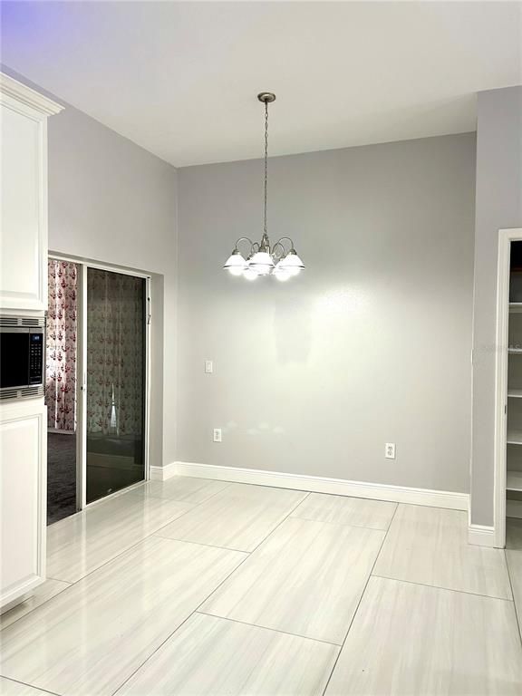 Empty room, Interior, Pendant Lights