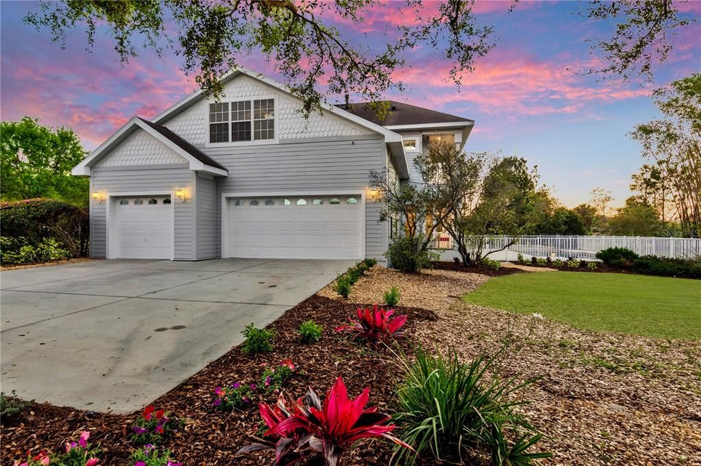 Attached, Exterior, Facade, American Craftsman