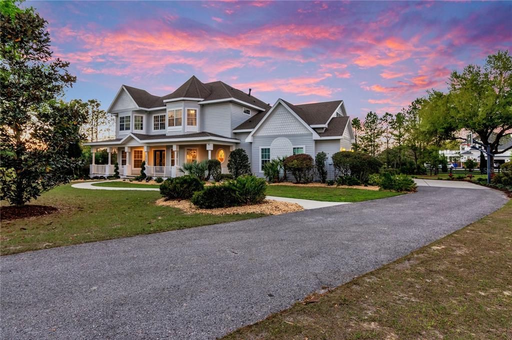 Backyard, Exterior, Facade, Queen Anne Victorian