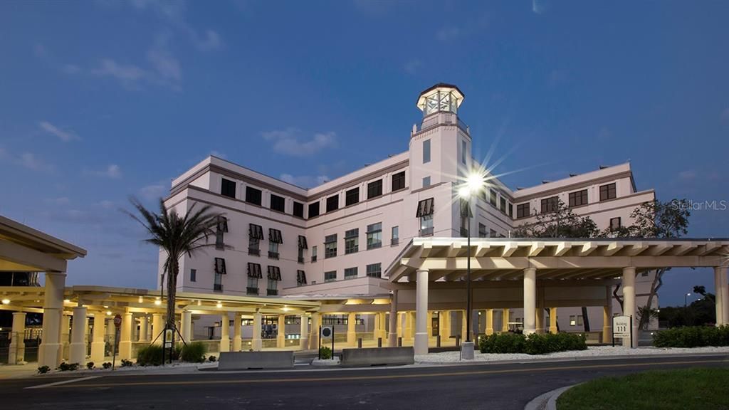 Exterior, Facade, Modern