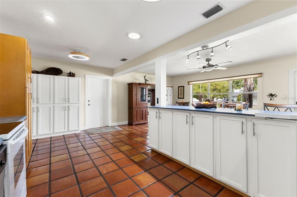 Dining room, Interior, Recessed Lighting