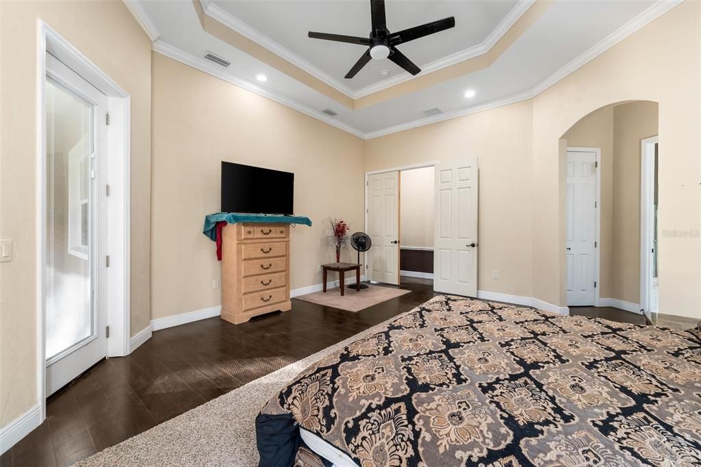 Interior, Recessed Lighting, Wood Texture Flooring