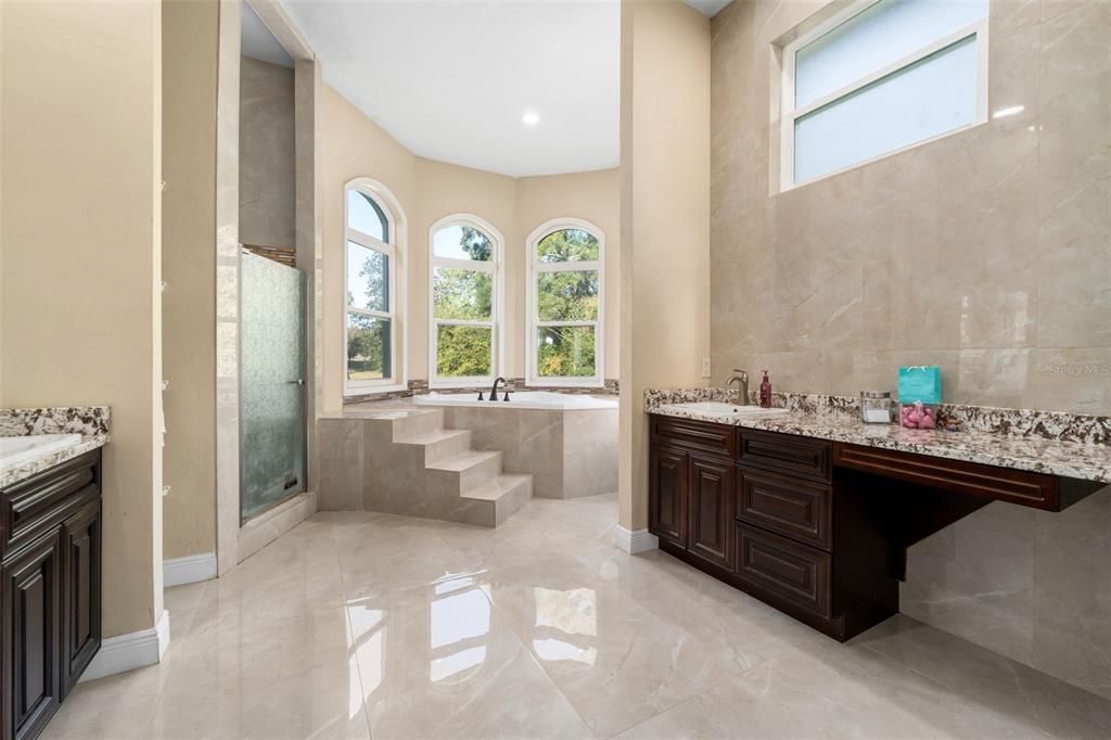 Bathroom, Dual Sink Vanities, Interior, Recessed Lighting
