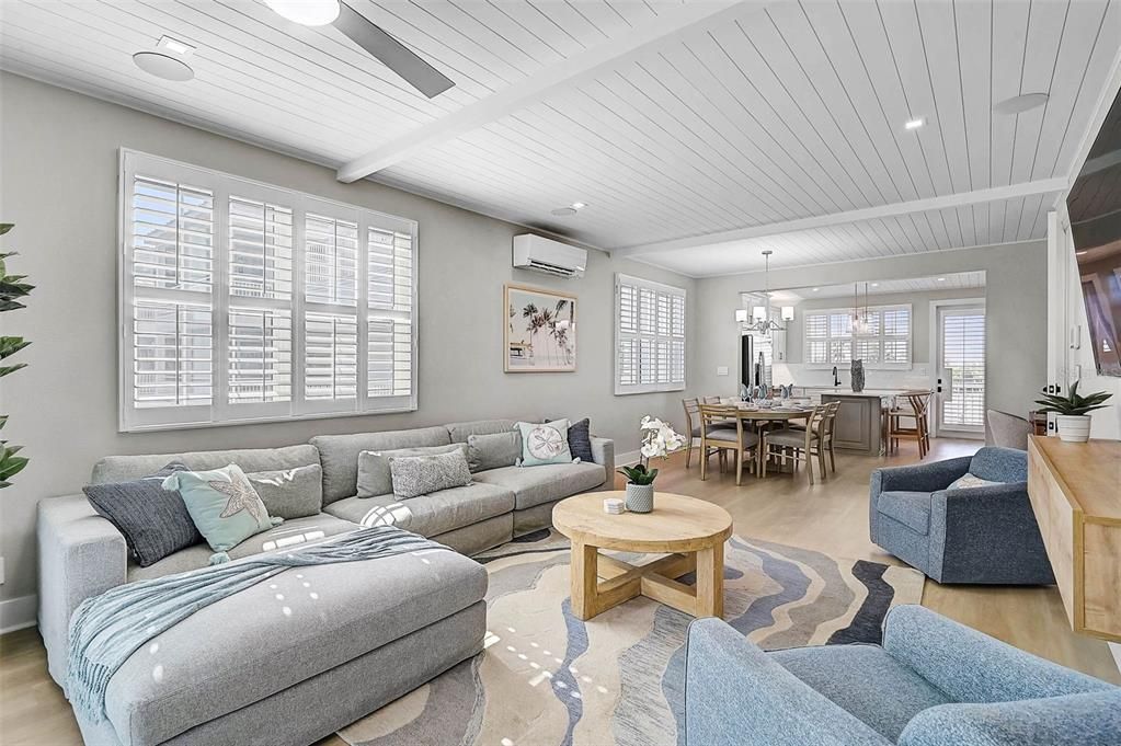 Chandelier, Dining room, Interior, Living room, Pendant Lights, Recessed Lighting, Wood Texture Flooring