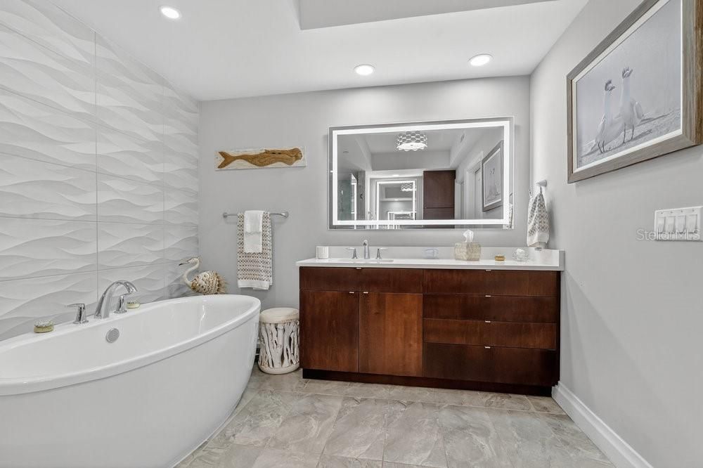 Bathroom, Dual Sink Vanities, Free Standing Baths, Interior, Recessed Lighting