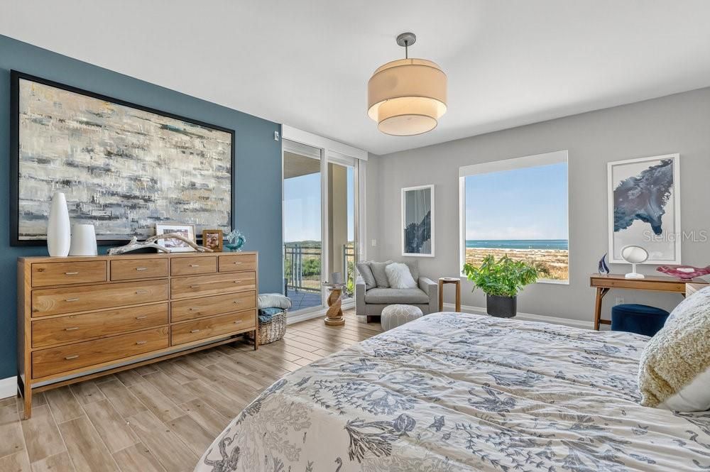 Bedroom, Interior, Pendant Lights, Water, Wood Texture Flooring