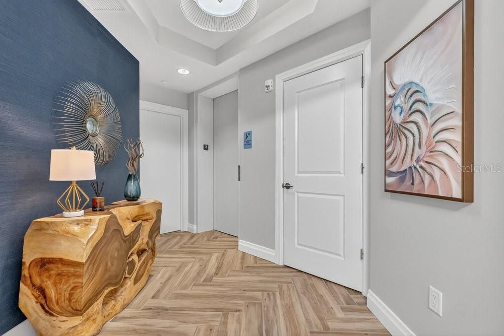 Interior, Recessed Lighting, Wood Texture Flooring