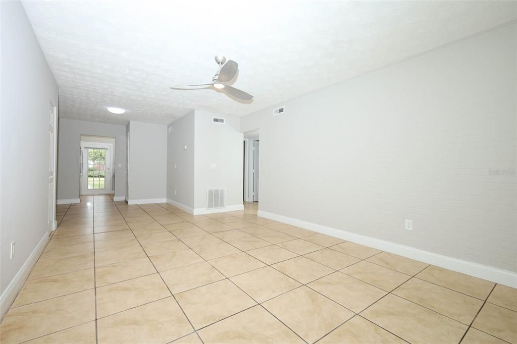 Empty room, Interior, Recessed Lighting