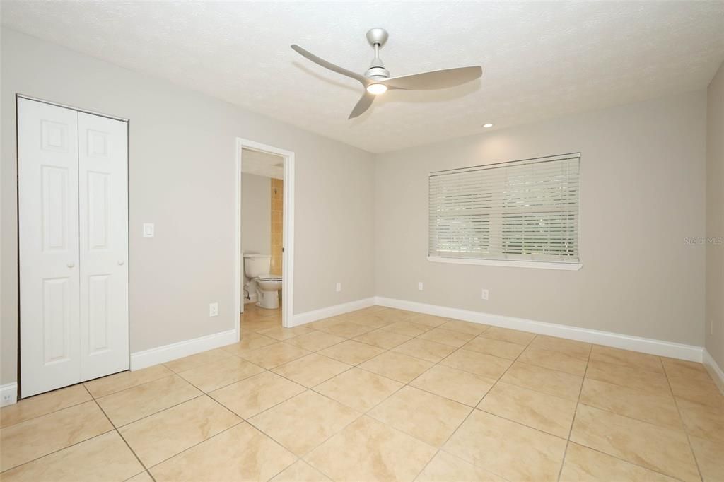 Bathroom, Empty room, Interior, Recessed Lighting