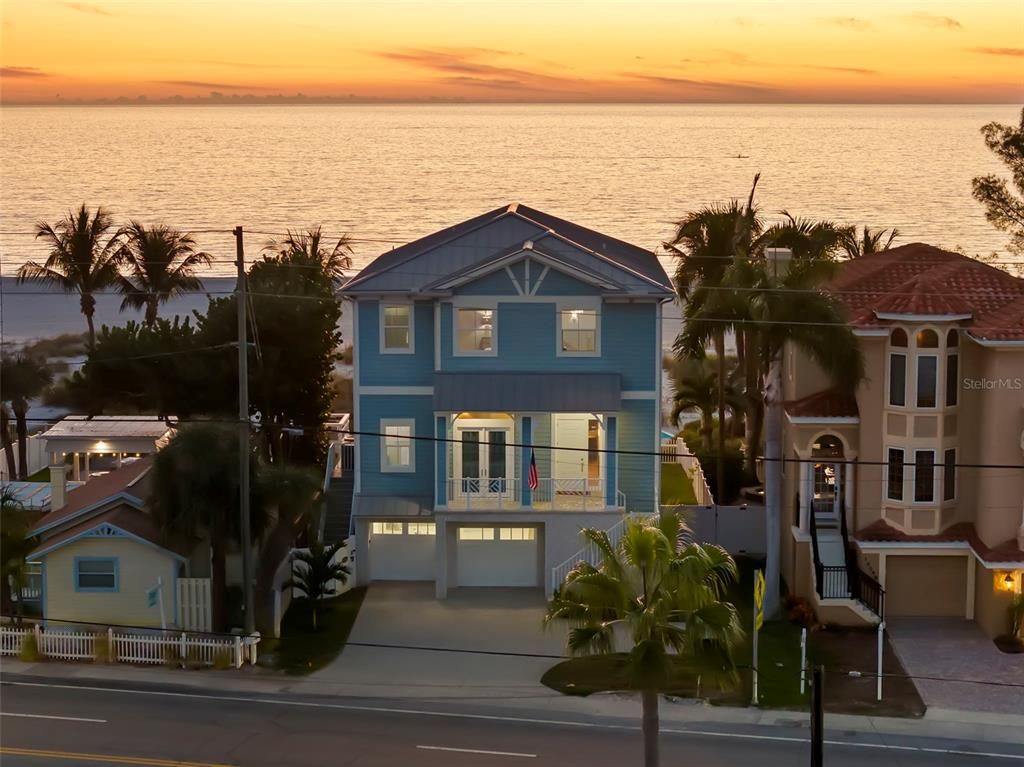 Attached, Exterior, Facade, Water, Queen Anne Victorian