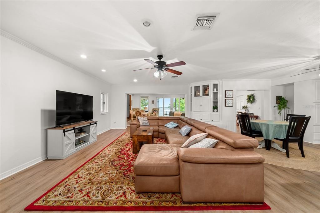 Dining room, Interior, Living room, Recessed Lighting, Wood Texture Flooring