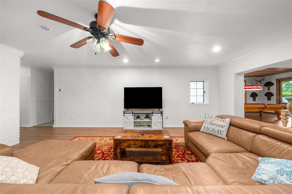 Interior, Living room, Recessed Lighting, Wood Texture Flooring