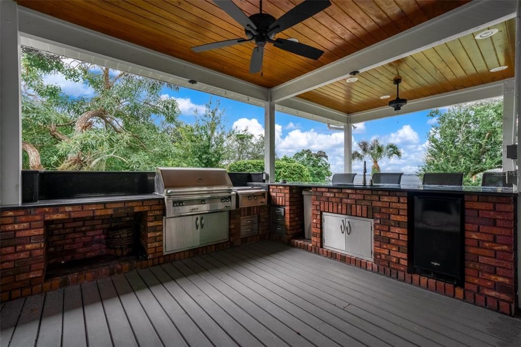 Exterior, Outdoor Kitchen