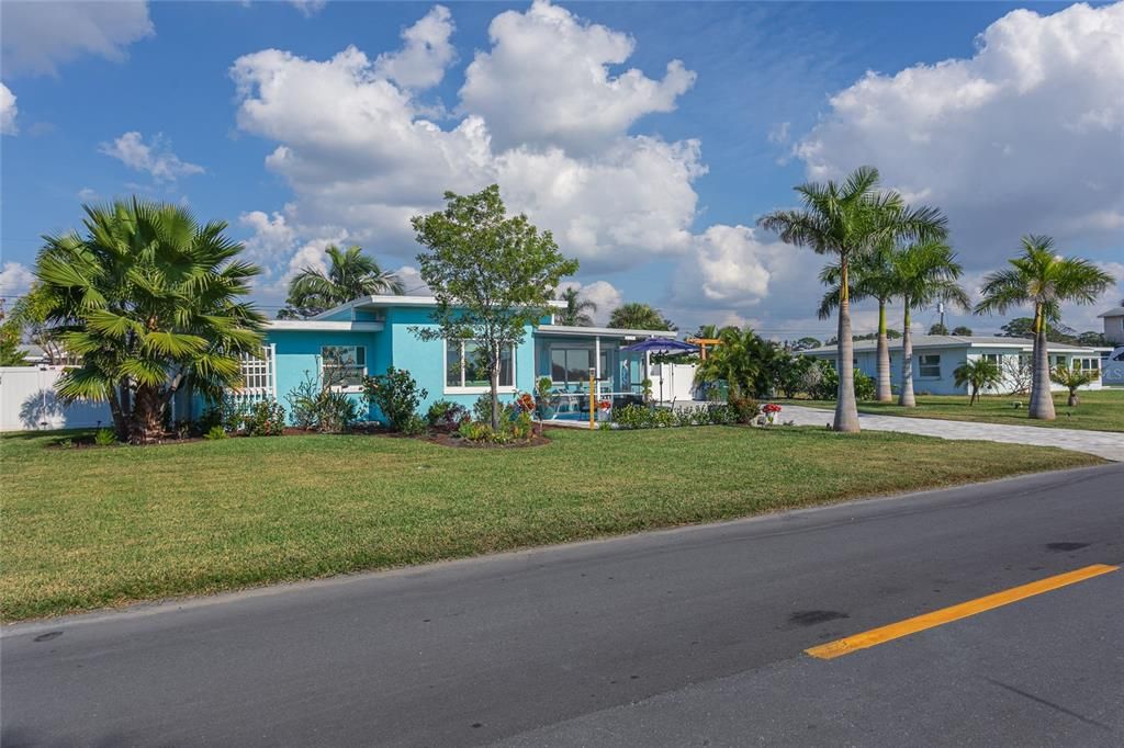 Exterior, Facade, Ranch