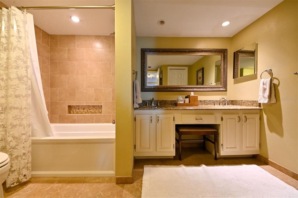 Bathroom, Dual Sink Vanities, Interior, Recessed Lighting