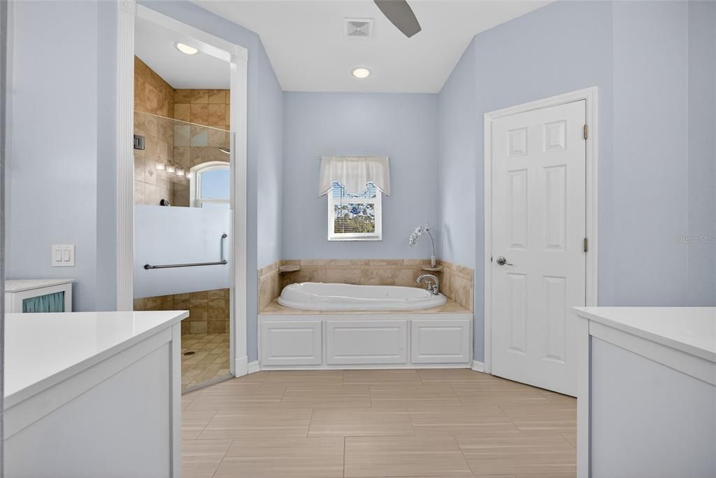 Bathroom, Interior, Recessed Lighting