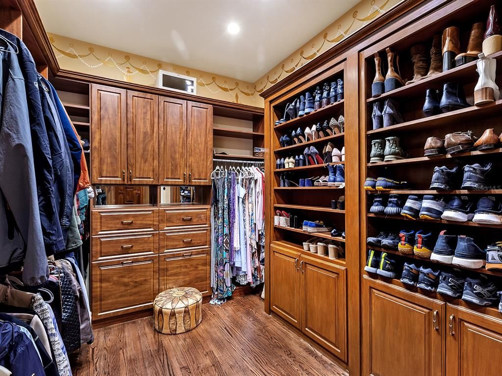Interior, Recessed Lighting, Walk-in Closets, Wood Texture Flooring