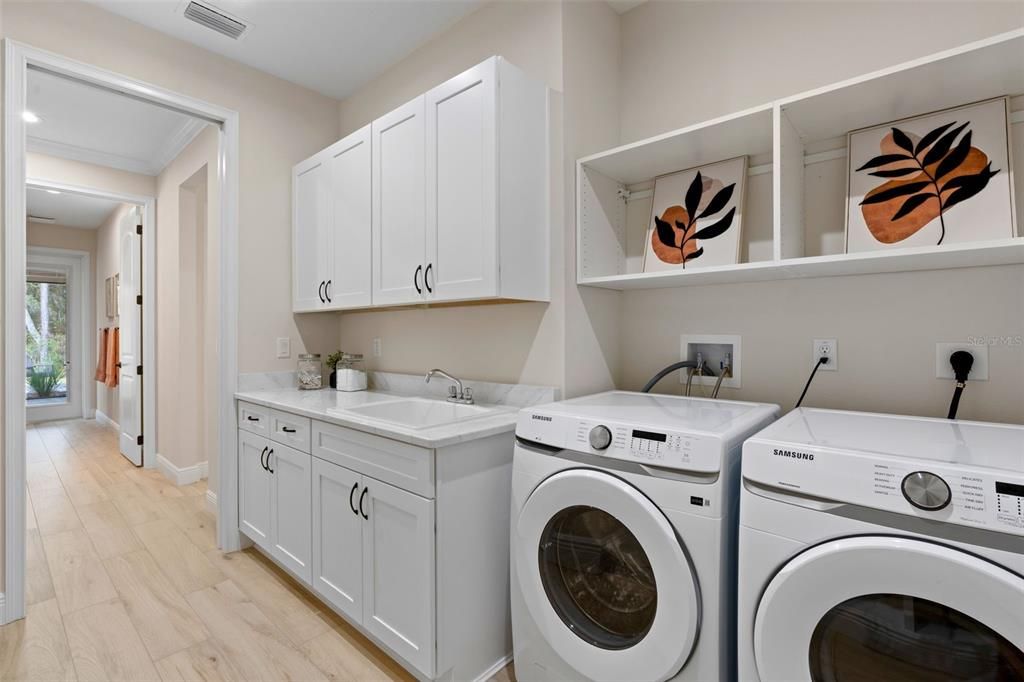 Interior, Recessed Lighting, Washer, Wood Texture Flooring