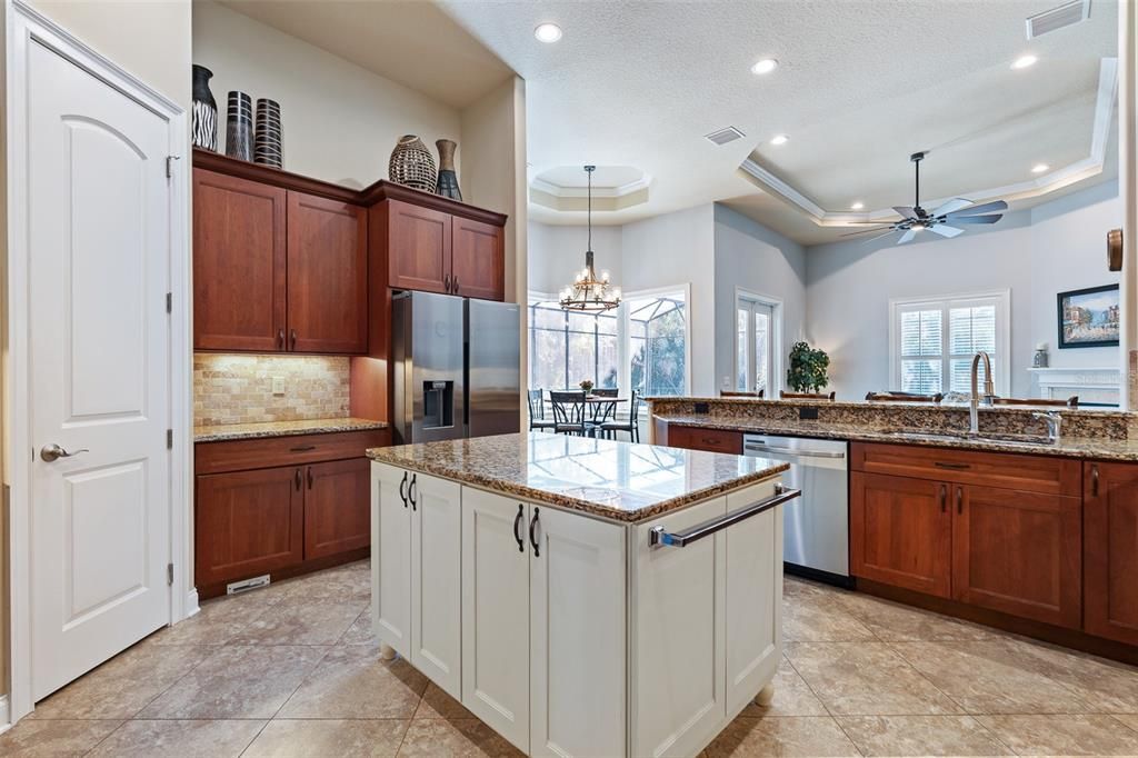 Chandelier, Dining room, Interior, Kitchen, Pendant Lights, Recessed Lighting, Stainless Steel Appliances