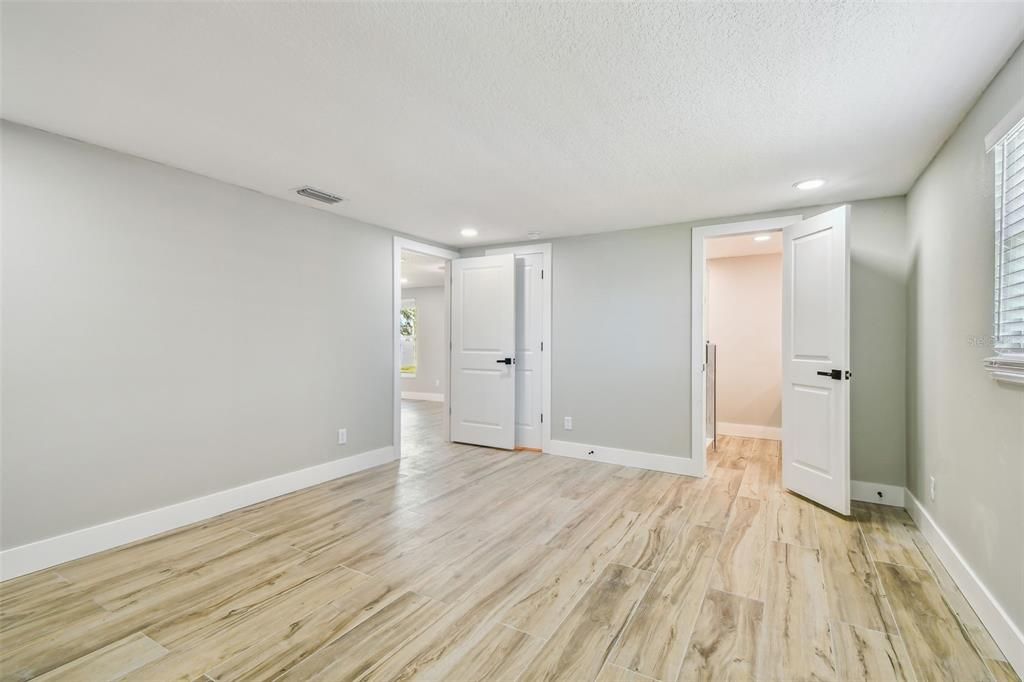 Empty room, Interior, Recessed Lighting, Wood Texture Flooring